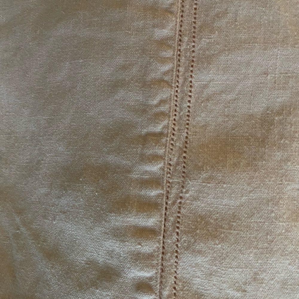 Williams-Sonoma linen tablecloth
A perfect colour for spring entertaining!